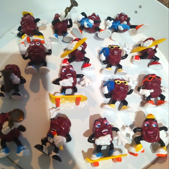 Lot/collection of Vintage California raisin toy/collectible figures - Picture 2 of 9